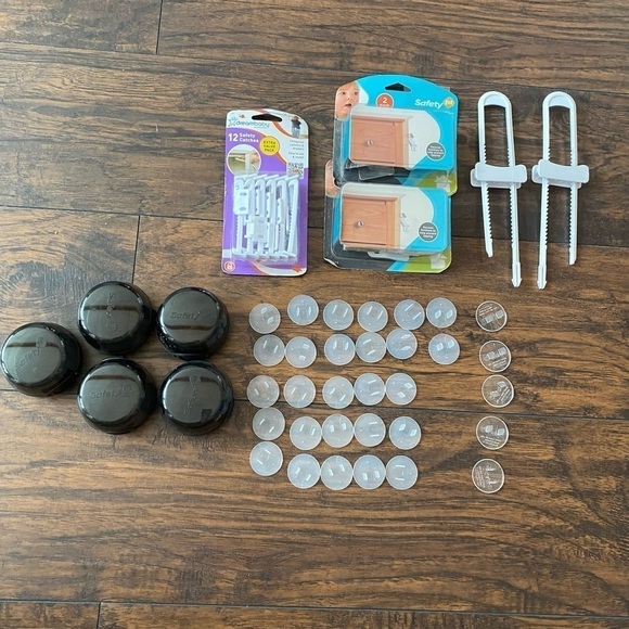 Safety 1st- Baby Proofing Items, Stove Knob Covers, Outlet Covers, Wall Straps - Picture 1 of 16